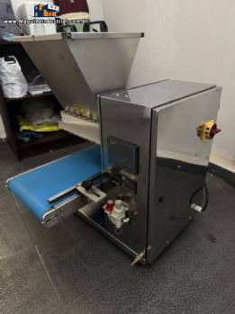 Dosadora one shot  com 3 bicos VONIN C3 Pro para bombons chocolates recheados