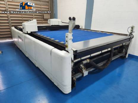 M�quina de corte com faca tangencial GERBERcutter