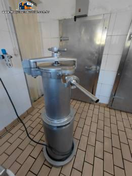 Embutideira pneum�tica em inox 150 at� 300 Kg por hora KLAINOX