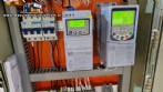 Rosca alimentadora transportadora helicoidal inclinada com silo receptor em inox Maqinox