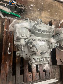 Compressor de am�nia para refrigera��o industrial com 8 pist�es Mycom