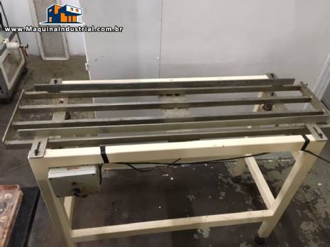 Mesa vibrat�ria para formas de chocolate Jcmaq