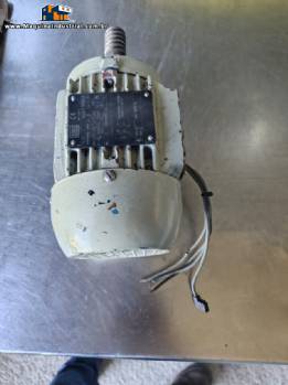 Motor de indu��o monof�sico WEG 1/4 CV 1670 rpm