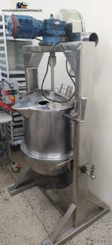 Tacho cozinhador em a�o inox encamisado a g�s basculante 100 litros