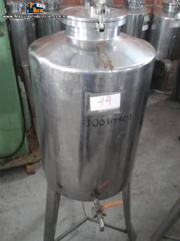 Tanque em a�o inox com capacidade de 100 L