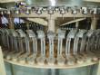 Envasadora autom�tica rotativa para refrigerantes carbonatados com 72 bicos