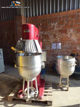 Batedeira planet�ria encamisada Am�dio 130 litros