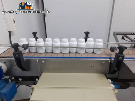 Linha de envase com contadora e rosqueadora de c�psulas