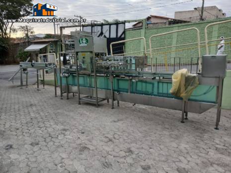 Envasadora linear 6 bicos automática com rinser tampadora I.G. Máquinas 1.800 garrafas por hora Envasadora linear 6 bicos automática com rinser tampadora I.G. Máquinas 1.800 garrafas por hora
