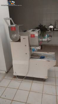 Extrusora para massas alimentícias La Parmigiana 30 kg / hora Extrusora para massas alimentícias La Parmigiana 30 kg / hora
